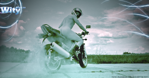 Nahá dívka na motorce